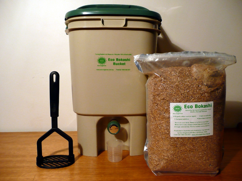 Bokashi fermentation bucket with spigot